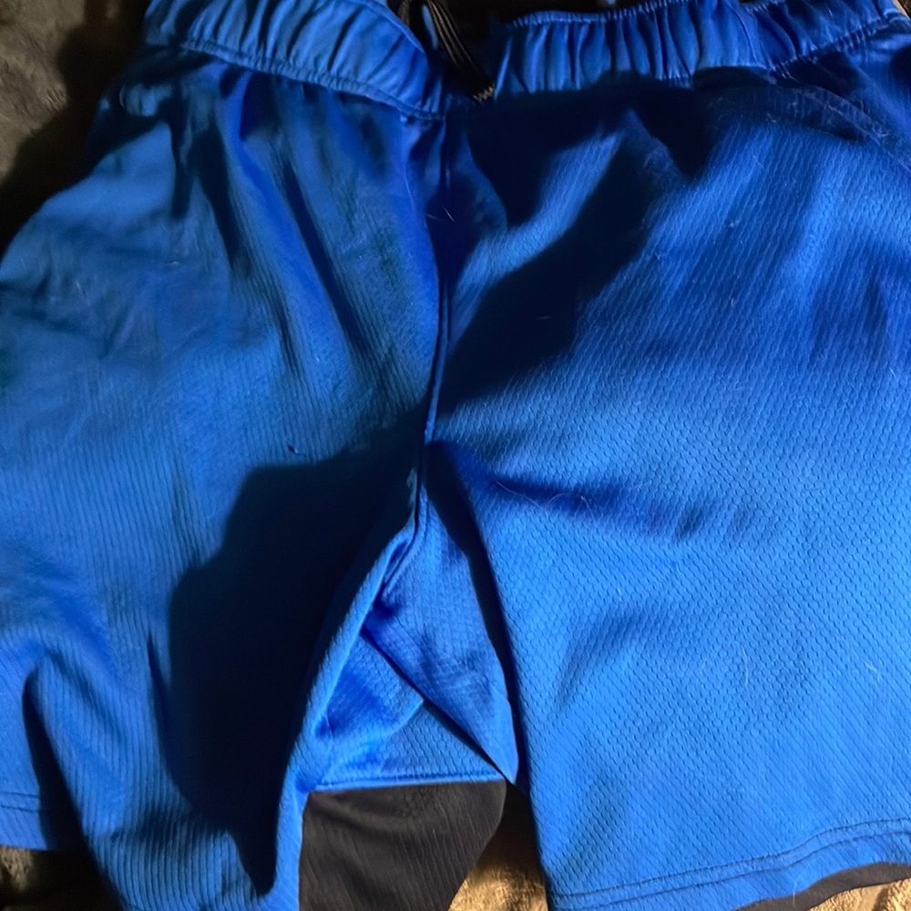 Medium 32 to 34 men’s athletic shorts good condition hardly worn